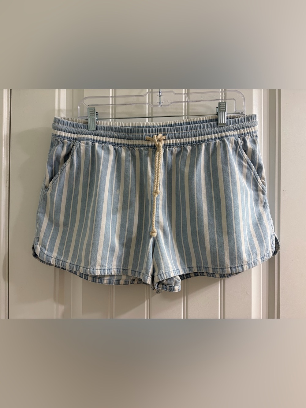aerie Blue & White Striped Chambray Drawstring Beach Shorts L Coastal Casual